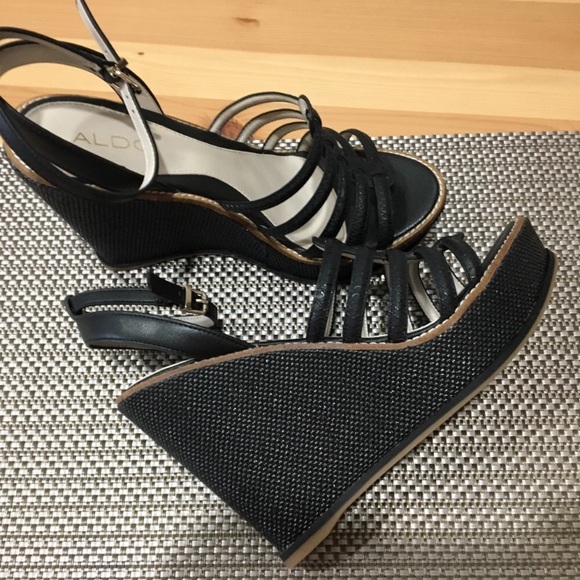 *NEW* ALDO BLACK WEDGE SANDALS SZ 10 NWOT - Picture 3 of 4